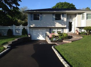 4 Rhododendron Dr, Center Moriches, NY 11934