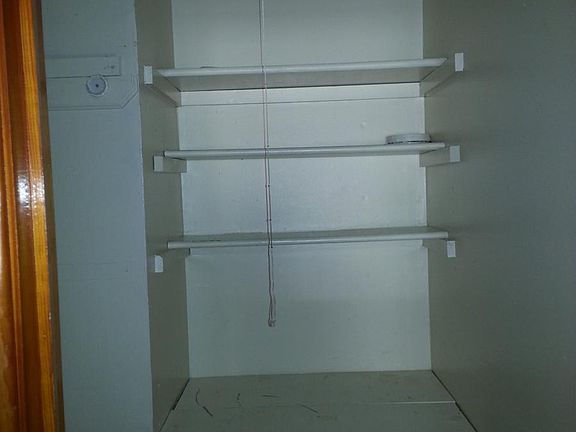 3rd image of 1600 Meadow Dr #1