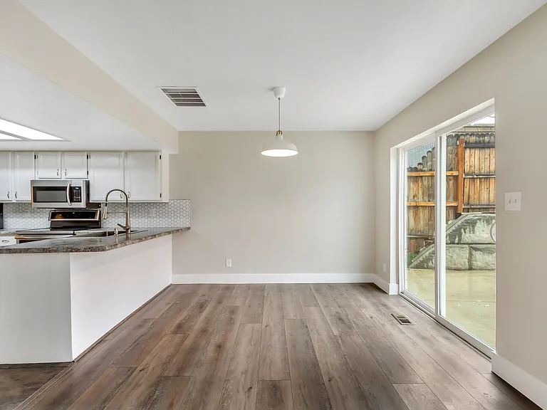 683 Seymore Dr — Photo 9