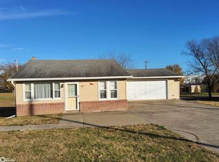 663 S Cedar St, Avoca, IA 51521
