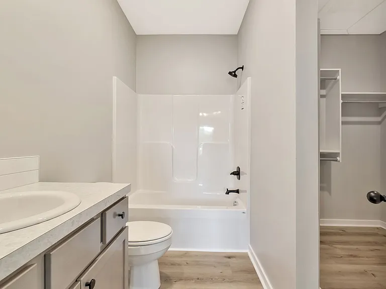 1023 S Edwards St #200 — Photo 14