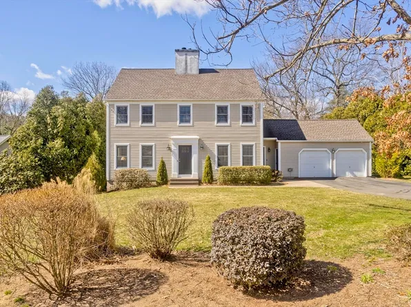 15 Raymond Cir, Westfield, MA 01085