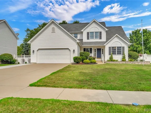 54 Village Vw, Lancaster, NY 14086