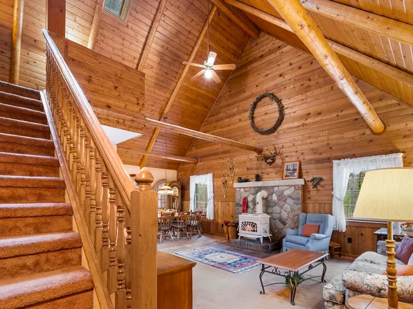 5414 Birch Glen Rd, Lake Ann, MI 49650