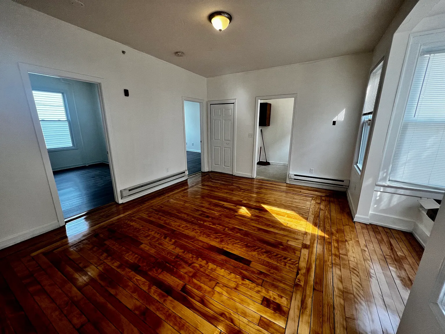 4 bed, 1.0 bath, 1500 sqft, $2,800 — Photo 4