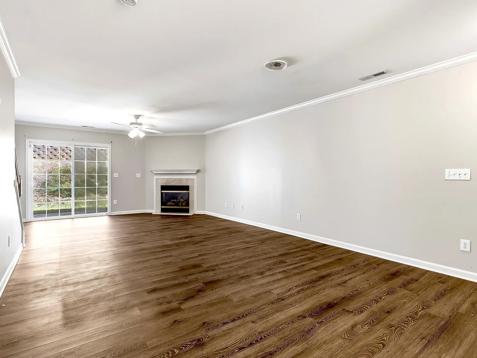 3 bed, 2.5 bath, 1598 sqft, $1,750 — Photo 4