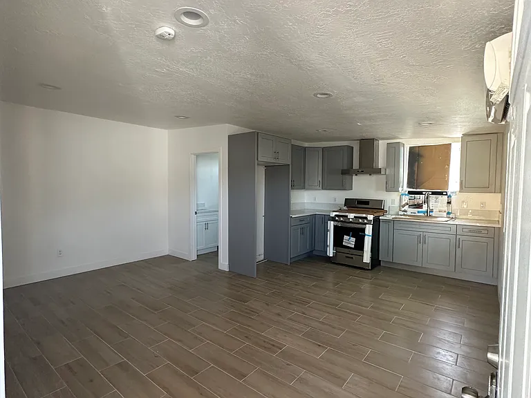 1220 W Shorb St #B — Photo 6