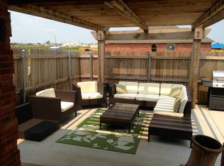 1100 Golden Leaf Dr, Moore, OK 73160