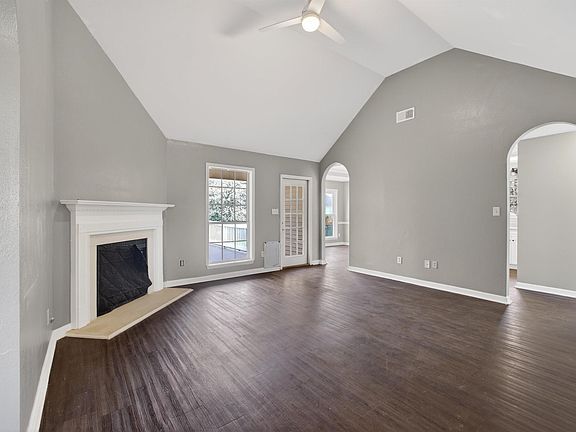 4th image of 154 Silverstone Ln