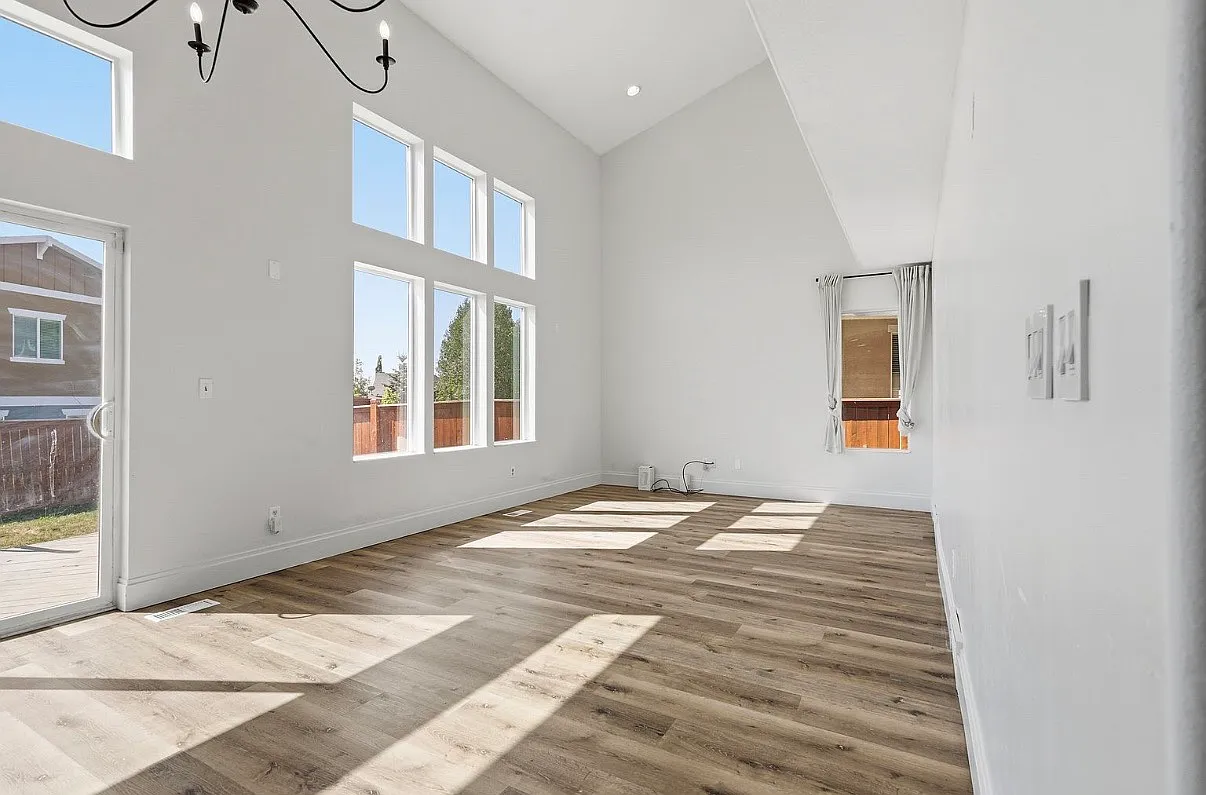 5 bed, 3.5 bath, 3209 sqft, $3,800 — Photo 4