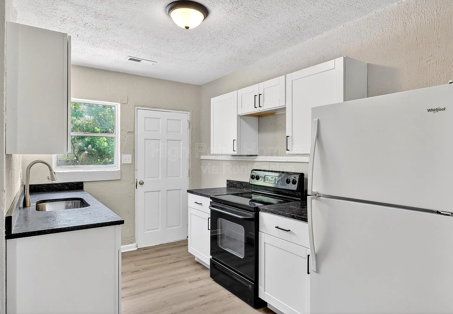 2 bed, 1.0 bath, $899 — Photo 2