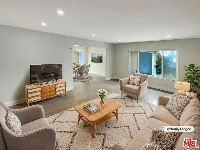 3 bed, 1258 sqft, $5,895 — Photo 2
