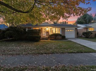 536 Rewold Dr, Rochester, MI 48307