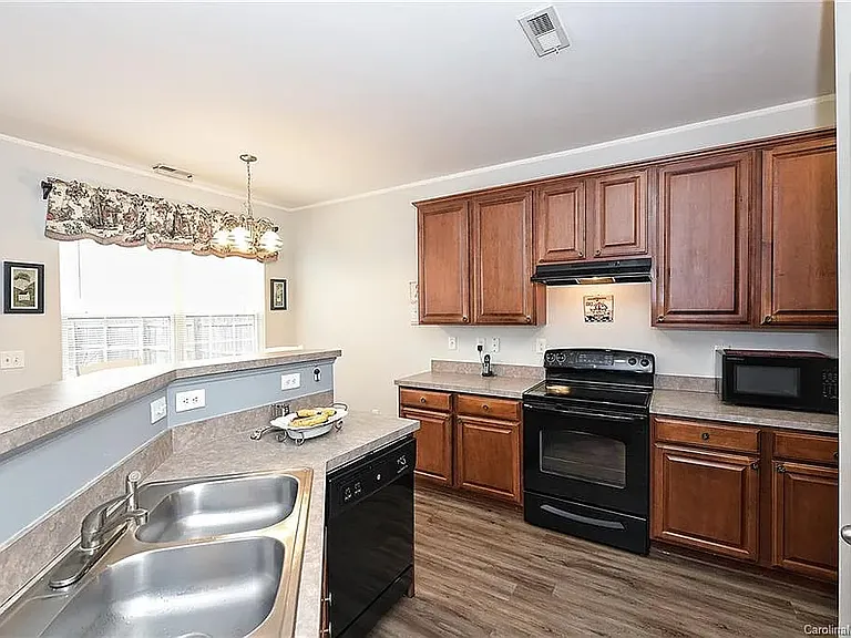 7425 Wallace Ln — Photo 17