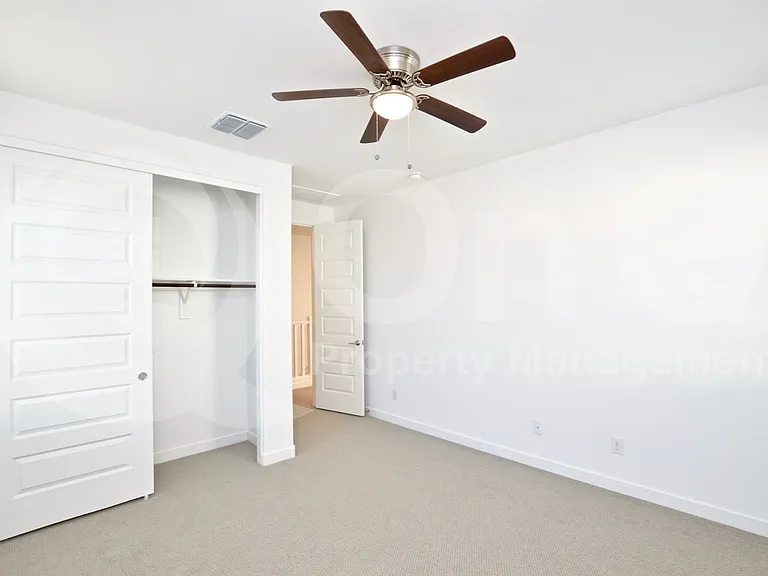 1078 E Sabino Dr — Photo 16
