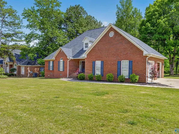 368 Hazel Creek Trl, Anniston, AL 36207