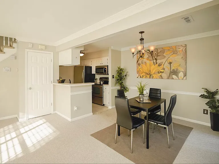2418 Willow Point Arch — Photo 2