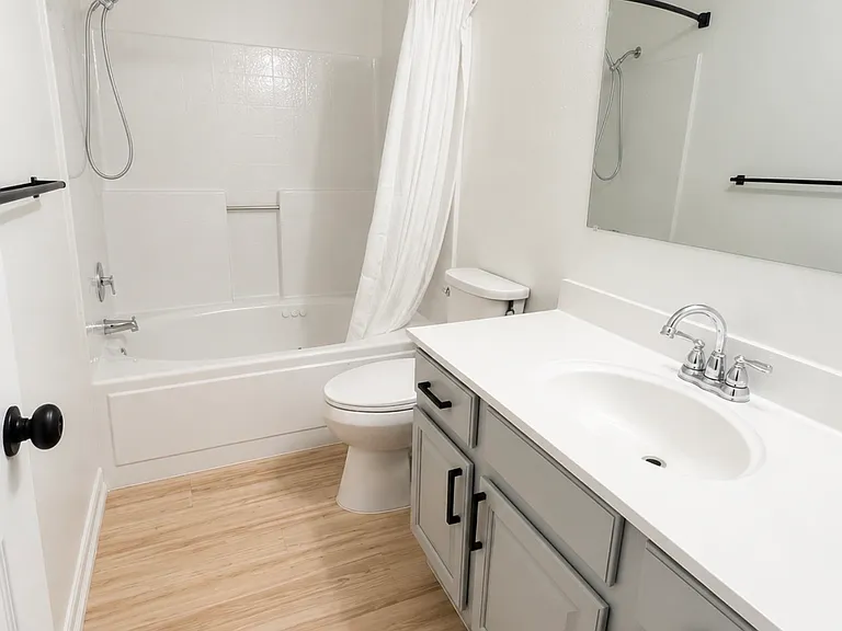 Full bathroom 2