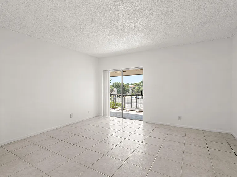 626 NW 13th St #310 — Photo 16
