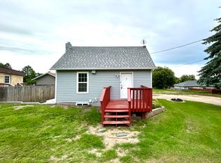 811 Arbor Ave, Minot, ND 58701