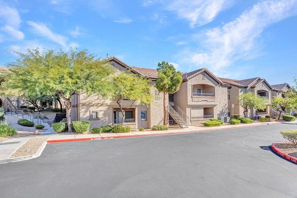 8250 N Grand Canyon Dr — Photo 2