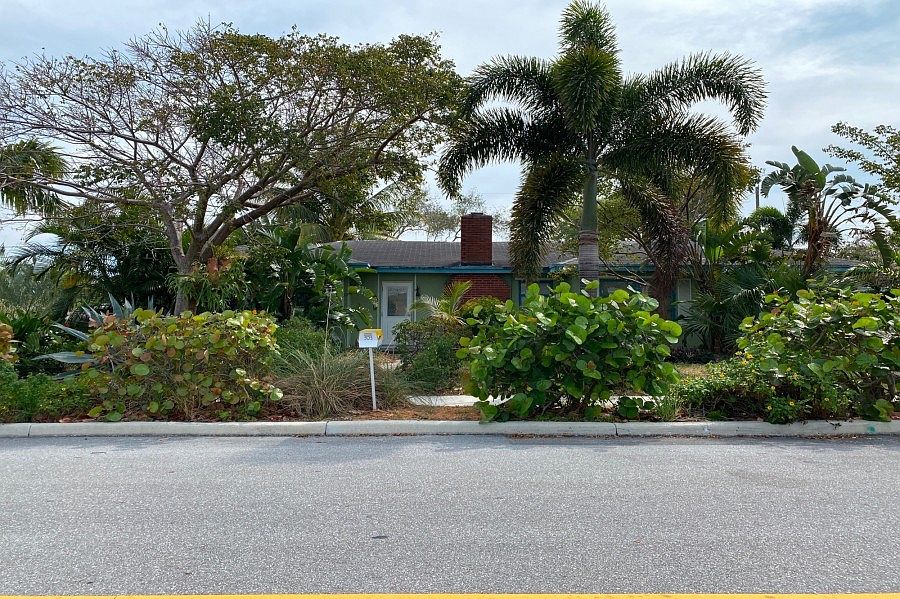 1st image of 303 Vanderbilt Dr