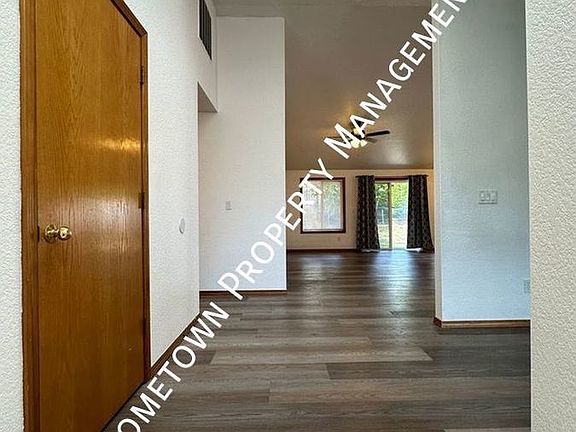 4th image of 1301 SE Scarlet Oak Dr