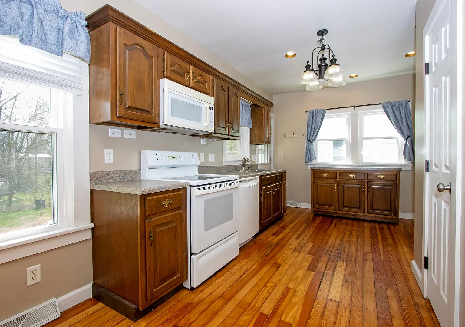 Two Bedroom - Single Family Home — Photo 2