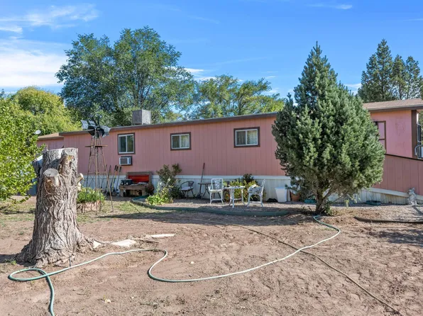 1870 Winchester Dr, Bosque Farms, NM 87068