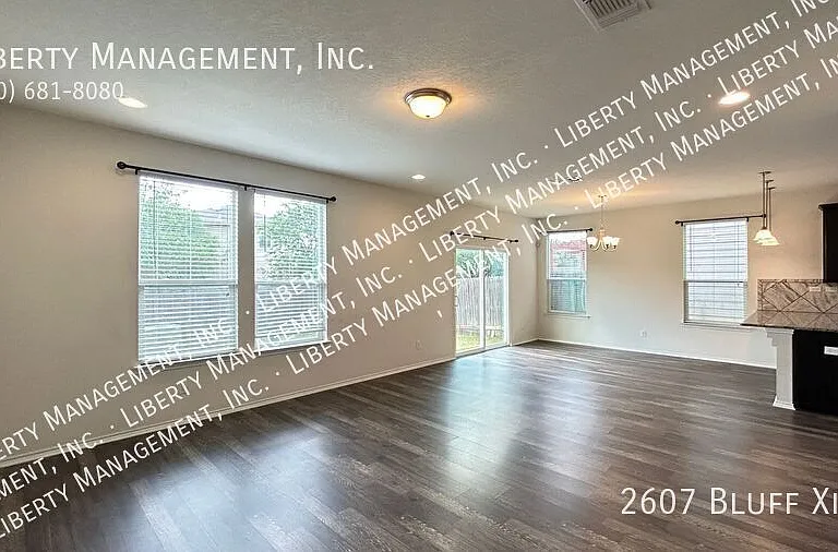 2607 Bluff Xing — Photo 11