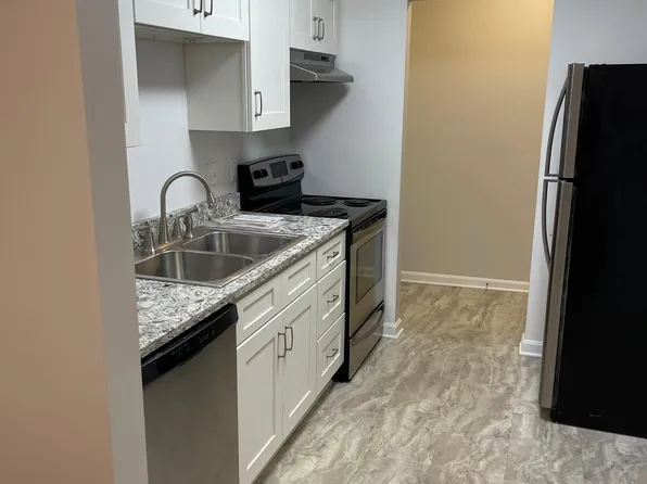 4400 Clifford Dr APT 105, Hermitage, PA 16148