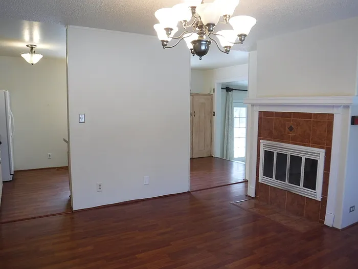 556 Montana Ave — Photo 5
