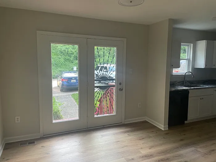 116 S Rock Glen Rd — Photo 4