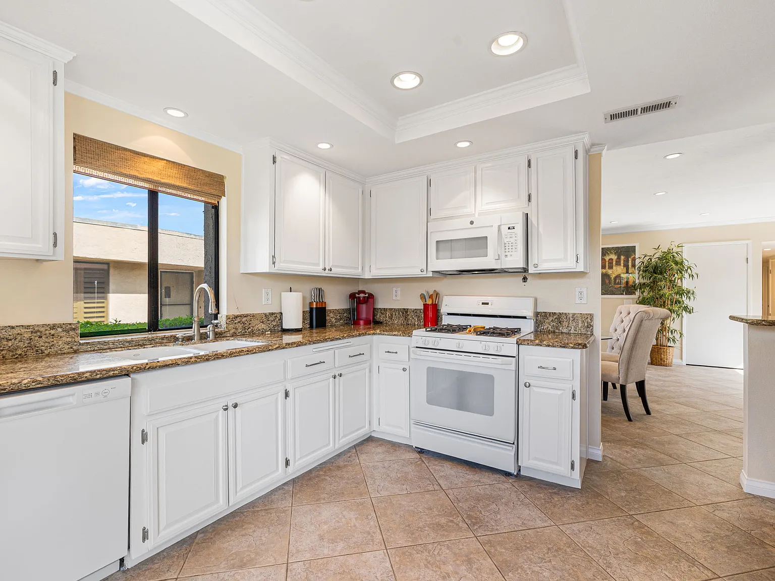 3 bed, 1760 sqft, $5,500 — Photo 3