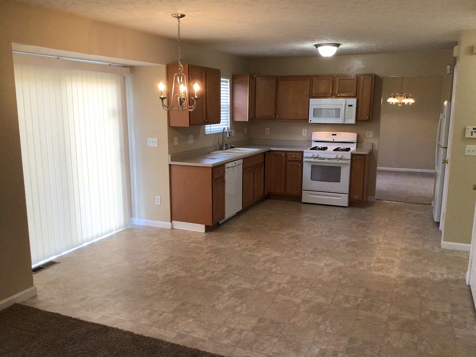 4 bed, 2.5 bath, 1866 sqft, $2,645 — Photo 3