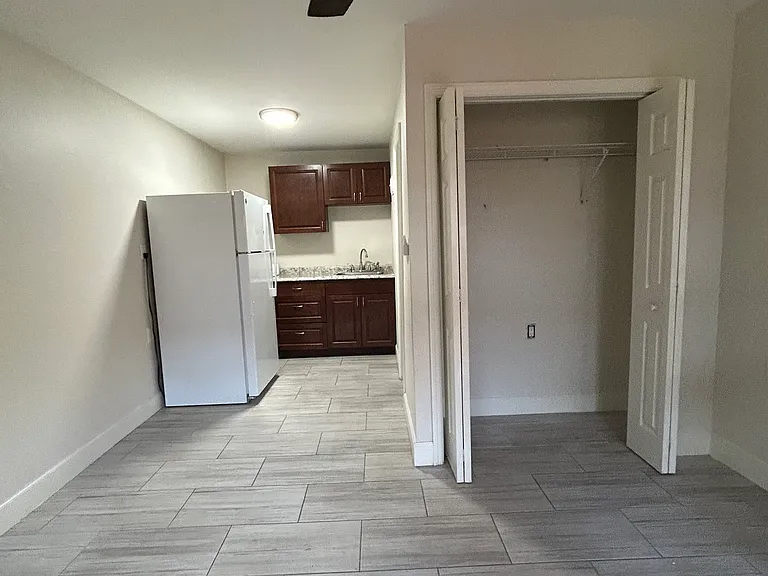 418 Plaza Ave #3 — Photo 2
