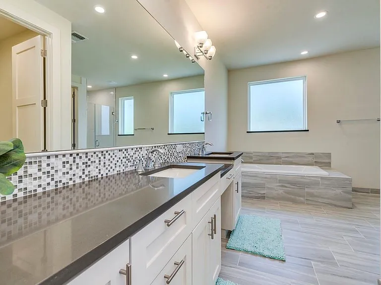 6412 Carson Rdg #B — Photo 10