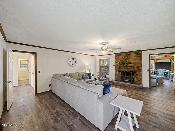 5th image of 9636 Cleatwood Drive NE
