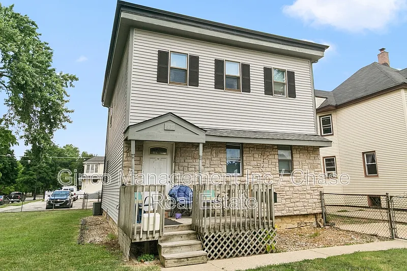 621 Oneida St #2