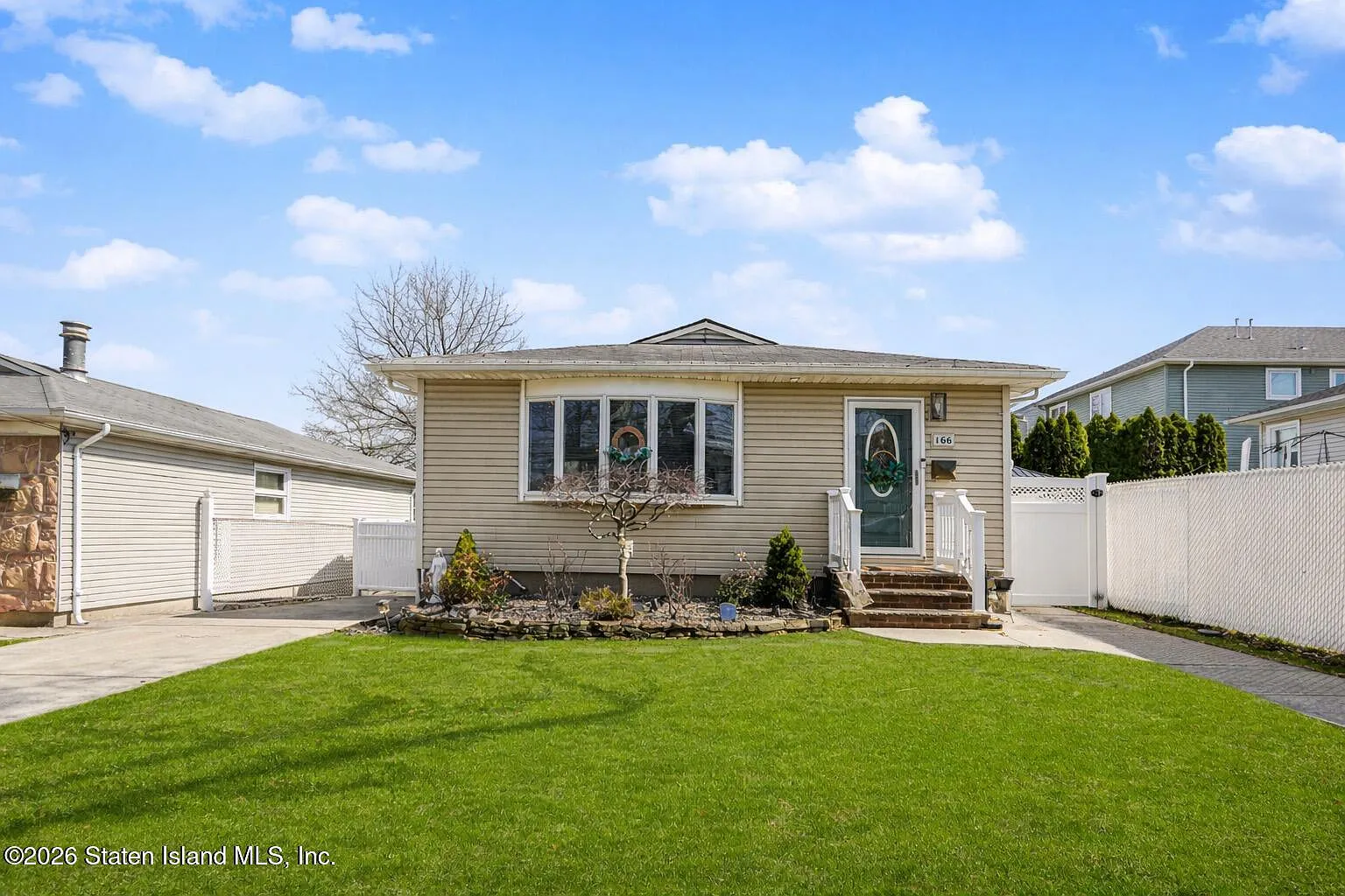 166 Ogorman Ave photo 1