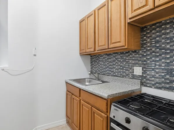 624 East 11th Street image 3 of 6