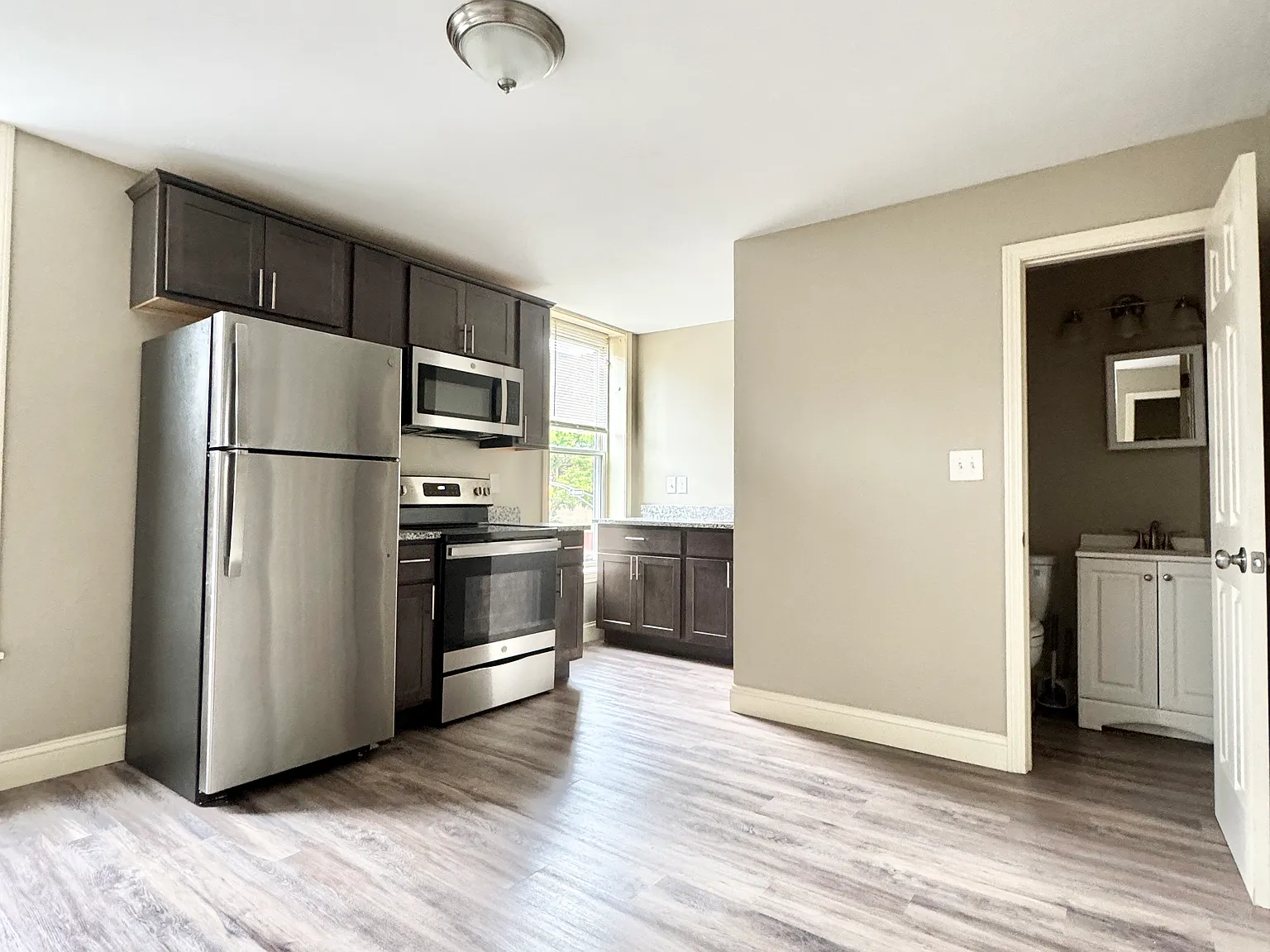 381 Chestnut St — Photo 3