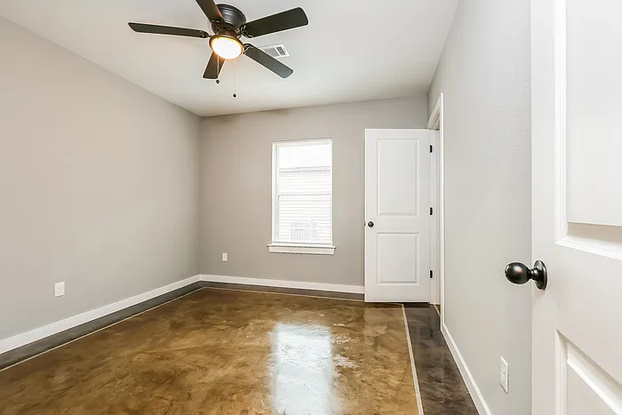 227 Iris St — Photo 9
