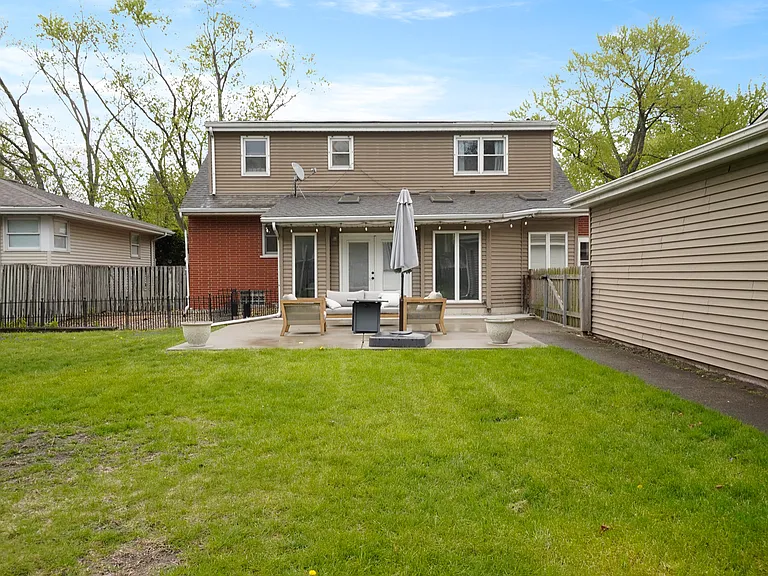 8814 Northcote Ave — Photo 31