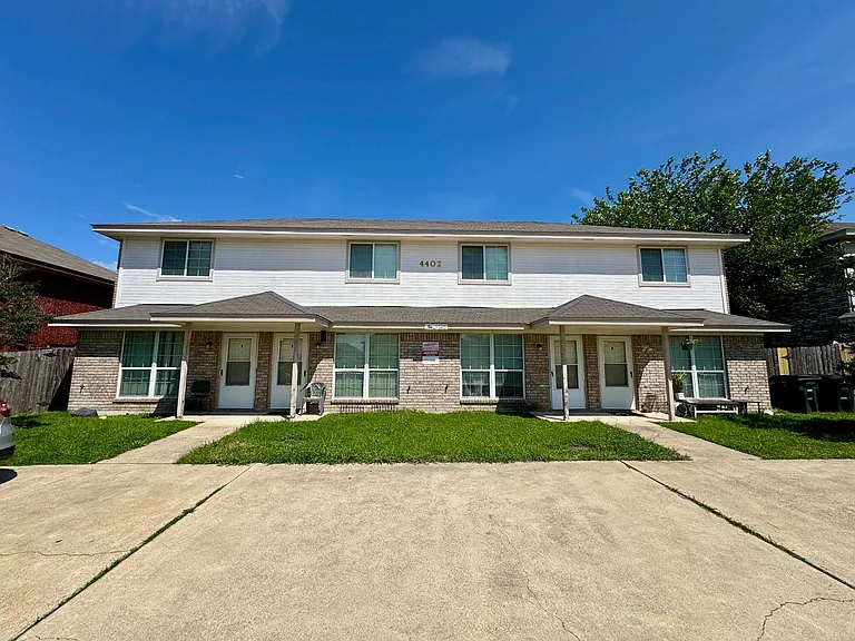 4402 Jeff Scott — Photo 1