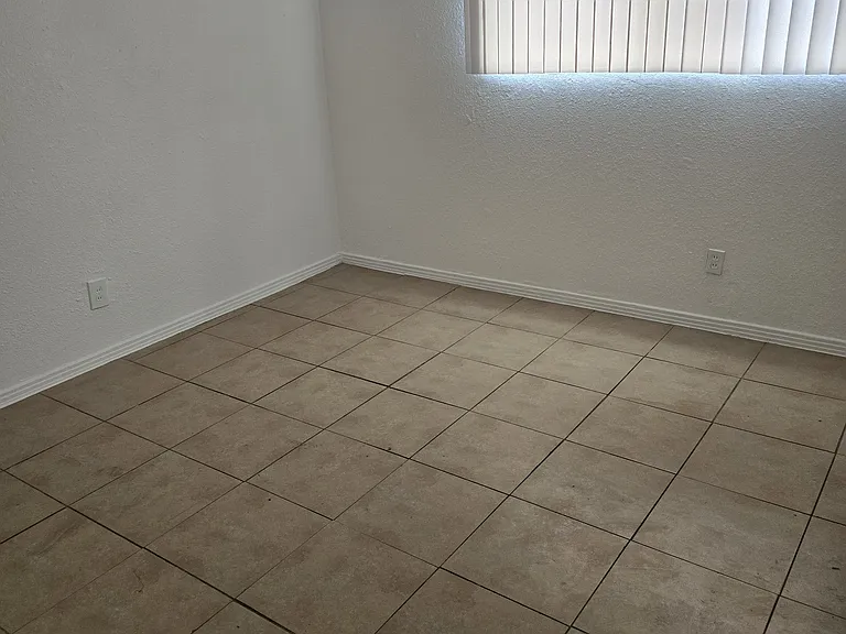 2556 Traction Ave #3 — Photo 6