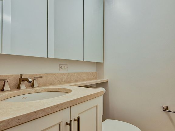 5th image of 20 W 64th St APT 40K