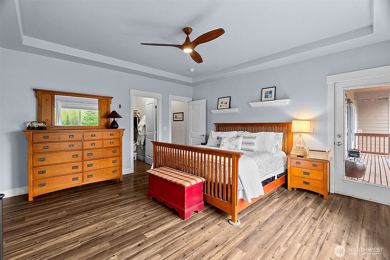 4th image of 10411 32nd Street E
