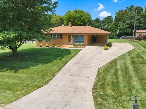 888 Stowe Ln, Gastonia, NC 28056