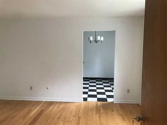 2nd image of 37 Simmons Ave